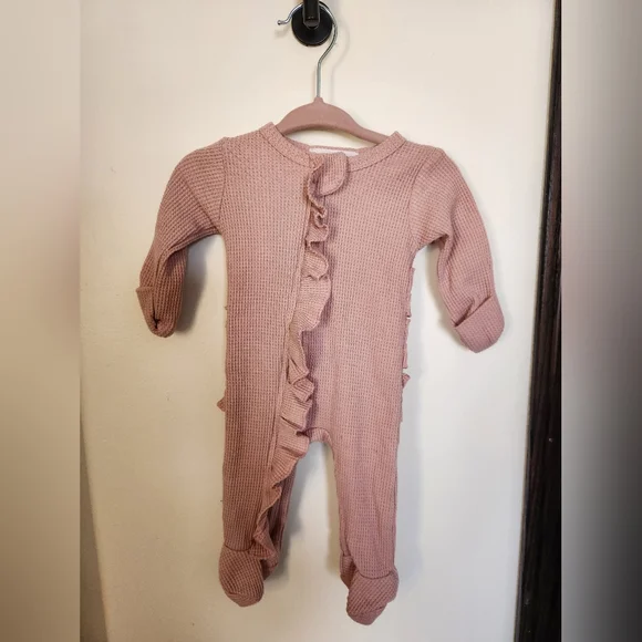 Waffle Knit - Ruffle Bum - Picture 2 of 4